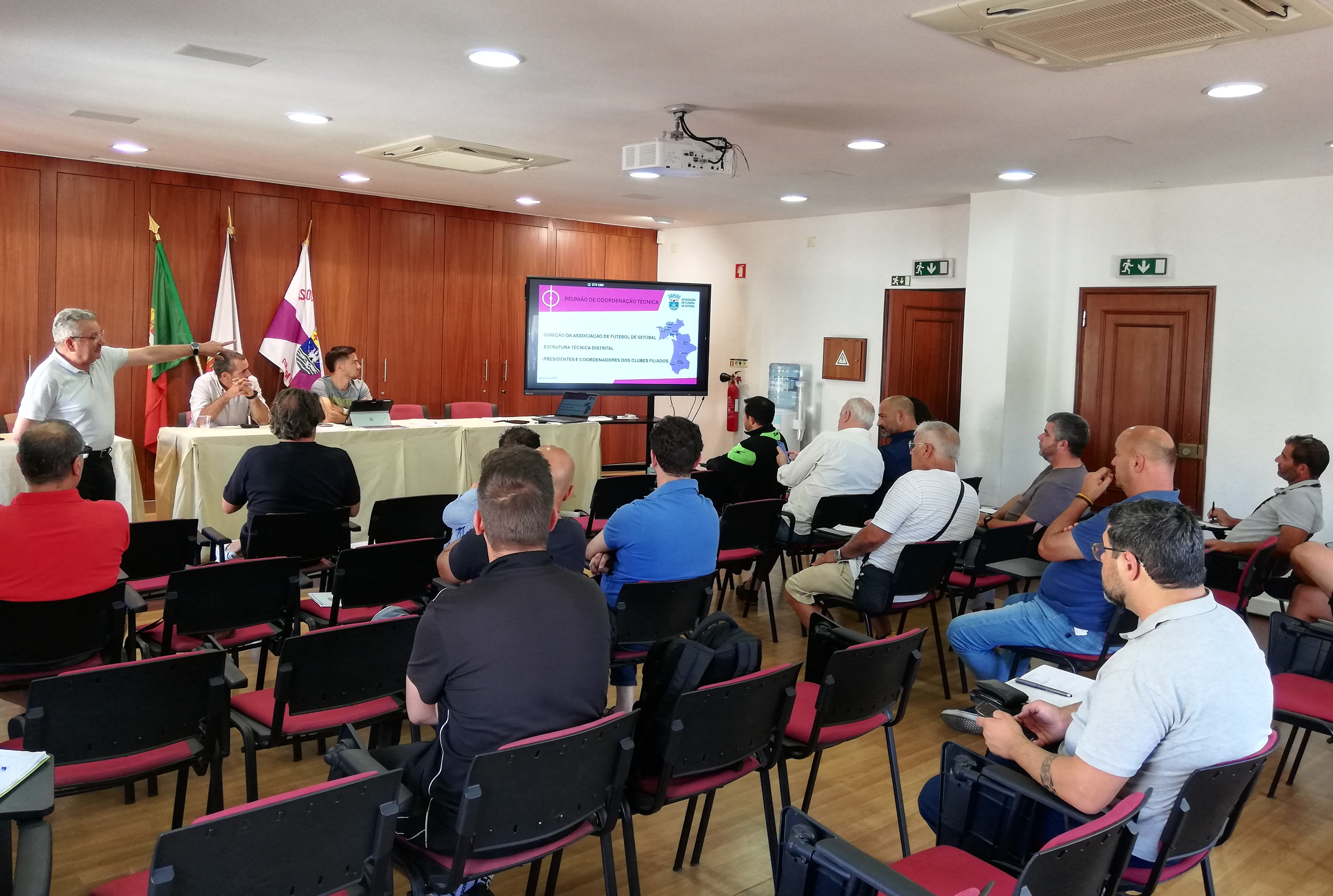 AF Setúbal e clubes em reunião dedicada ao futebol no feminino